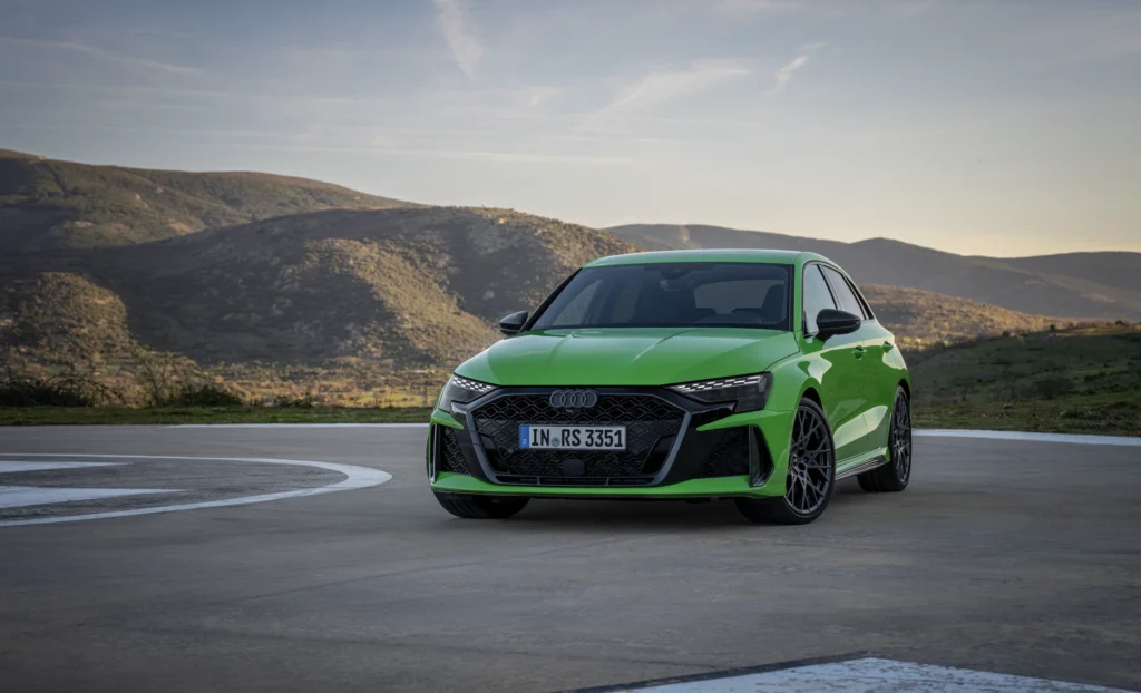 Novinka 1Audi RS 3 Sportback a RS 3 Limuzína